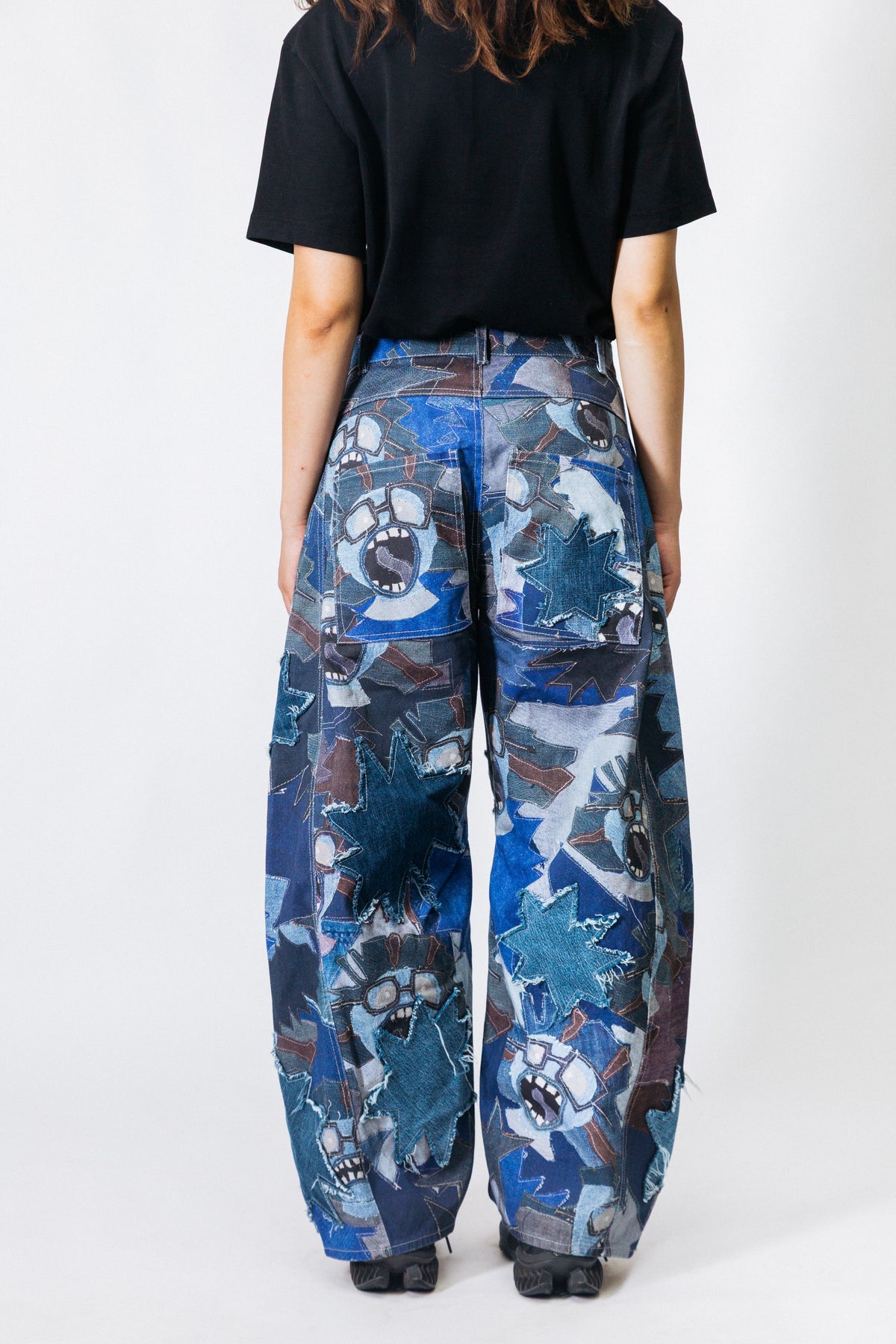 BARREL FIT JEANS MET PATCHWORKPRINT